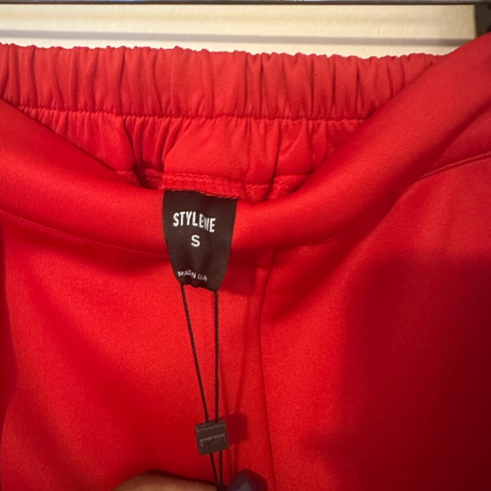 STYLEWE Striking Scarlet Apparel - Picture 4 of 6